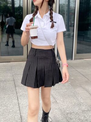 Jennie – BlackPink Black Stripe Pleated Skirt (9)
