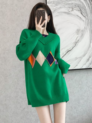 Jinyoung – GOT7 – Green Diamond V-Neck Sweater (12)
