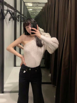 Karina – Aespa White One-Shoulder Sweater (15)