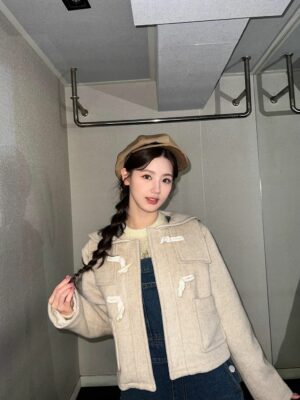 Beige Horn Buckle Woolen Coat  | Miyeon – (G)I-DLE