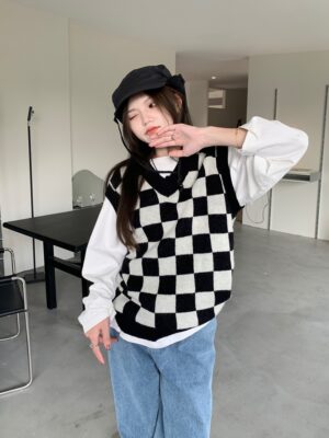 Wendy – Red Velvet Black Checkerboard Vest (16)