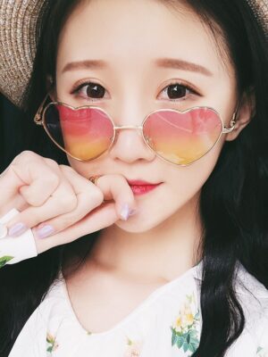 Yuqi – (G)I-DLE Gradient Heart Glasses (3)