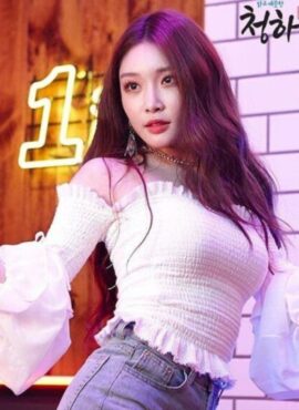 White Bubble Sleeve Off Shoulder Top | Chung Ha