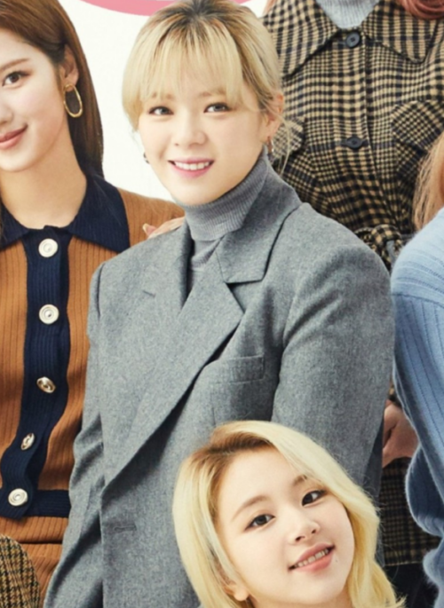 Grey Short Suit Jacket | Jeongyeon – Twice