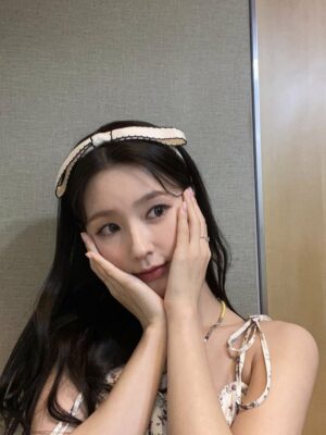 Beige Bow Hairband | Miyeon – (G)I-DLE