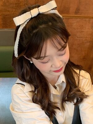 Miyeon – (G)I-DLE Beige Bow Hairband (5)