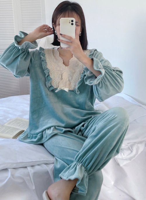 Green Lace Velvet Loose Pajama Set | Onda – Everglow