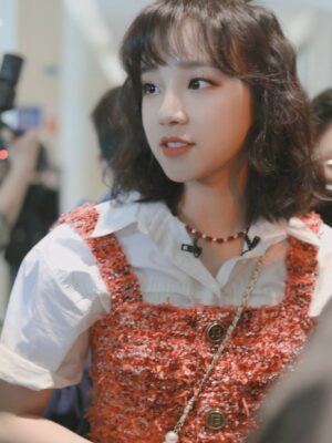 Red Tweed Buttoned Crop Top | Yuqi – (G)I-DLE