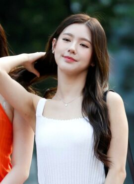 White Ribbed Square Neck Sleeveless Crop Top | Miyeon - (G)I-DLE
