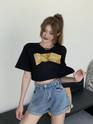 Jennie – BlackPink Black Letter Print Cropped T-Shirt (21)