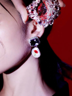Karina – Aespa – Black Diamond Rose Earrings (1)