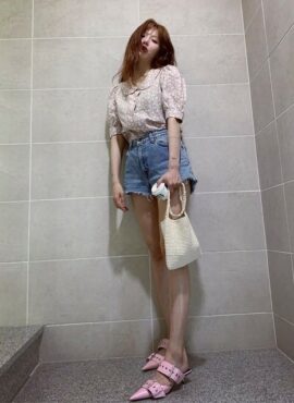Beige Short Sleeved Floral Blouse | Hyuna