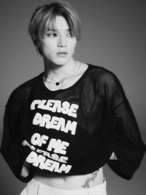 Black “Please Dream Of Me” Sweater | Taeyong – NCT