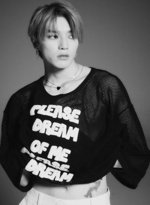 Black “Please Dream Of Me” Sweater | Taeyong – NCT