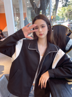 Wendy – Red Velvet – Black Polo Collar Zip Up Jacket (5)