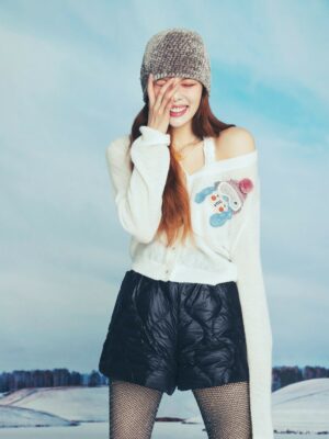 White Cute Skier Cardigan | Hyuna