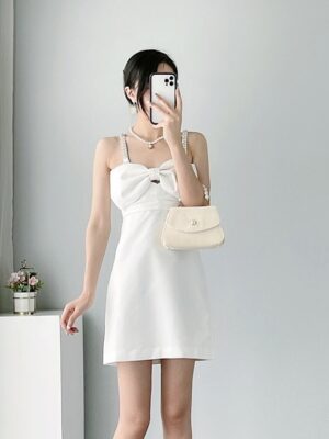 Yuqi – (G)I-DLE White Bow Mini Dress (5)