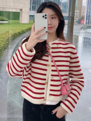 Miyeon – (G)I-DLE – Red Striped Cardigan With Gold Buttons (5)