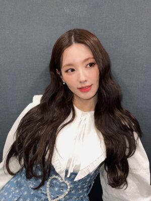 White Pointed Collar Blouse | Miyeon – (G)I-DLE