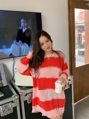 Pink And Red Ragged-Style Sweater Mina – Twice (7)