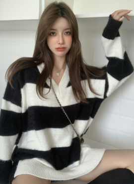 Black Retro Striped V-Neck Sweater | Seonghwa - ATEEZ