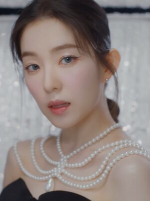 White Pearl Four-Layered Necklace | Irene – Red Velvet
