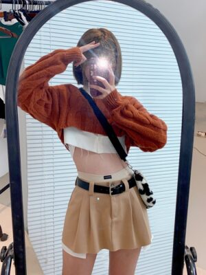 Yoona – Girls Generation Beige Pleated Mini Skirt (4)
