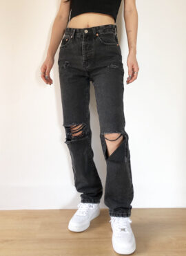 Black Asymmetric Ripped Jeans | Chaeryeong - ITZY