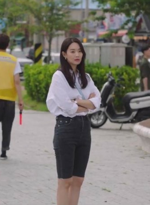 Black Denim Fitted Shorts | Yoon Hye Jin – Hometown Cha-Cha-Cha