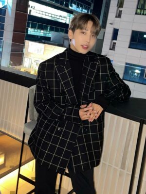Black Grid Double-Breasted Suit Blazer Yeonjun – TXT (9)
