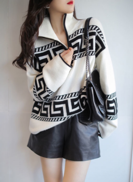 White Geometric Stand Up Collar Sweater | Chung Ha