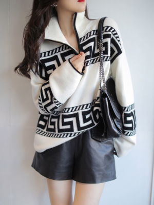 Chung Ha – White Geometric Stand Up Collar Sweater (7)