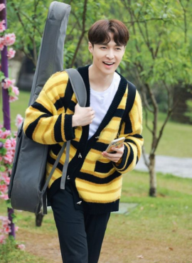 Black And Yellow Contrast Striped Cardigan | Lay - EXO