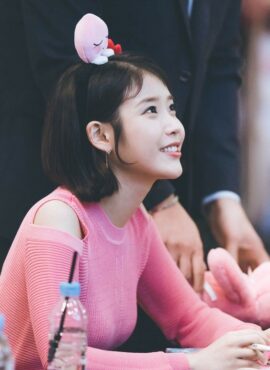 Pink Cut-Out Shoulders Knitted Sweater | IU