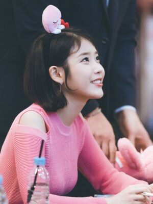 Pink Cut-Out Shoulders Knitted Sweater | IU
