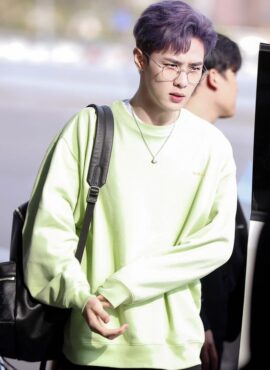 Soft Green Oversized Sweatshirt | Kun - NCT