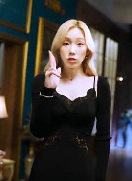 Black Bodycon Dress With Lace Detail | Taeyeon - Girls Generation