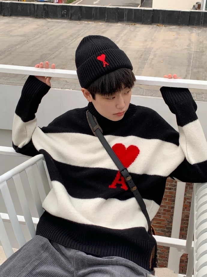 Black And White Ace Of Hearts Stripes Sweater | Yeonjun - TXT