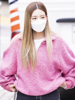 Pink Faux Wool Wide Collar Sweater | Lia – ITZY