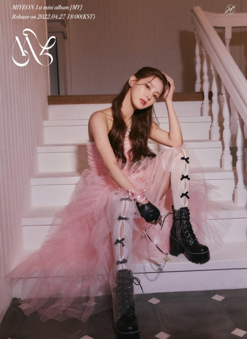 White Lace Socks With Black Bows | Miyeon – (G)I-DLE