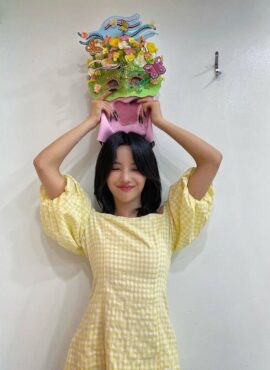 Yellow Plaid Off Shoulder Dress | Soyeon - (G)I-DLE