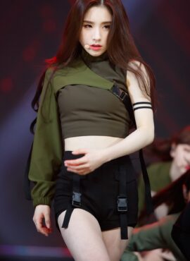 Black Buckle Shorts | Heejin - Loona