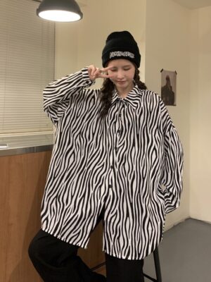 Hwasa – Mamamoo Black Zebra Patterned Shirt (12)