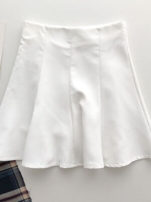 IU – White Flared Skirt (6)