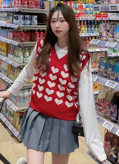 Red Heart Pattern Vest | Gahyeon – Dreamcatcher
