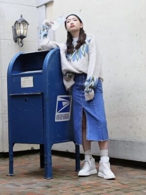 Navy Blue Front-Slit Denim Skirt | Chung Ha