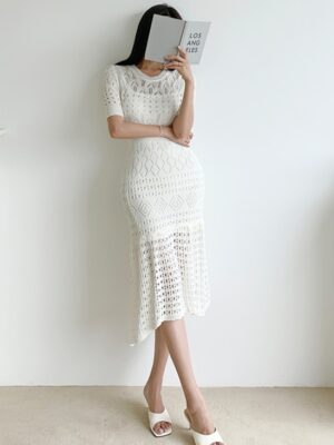 Chung Ha – White Hollow Fishtail Dress (22)