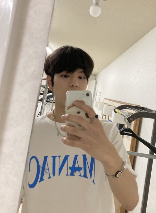 White Pearl Flower Bracelet | Seungmin – Stray Kids