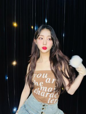 Beige “You Are The Main Character” Tube Top | Yeojin – Loona