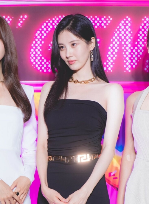 Gold Rectangular Chain Earrings | Seohyun – Girls Generation